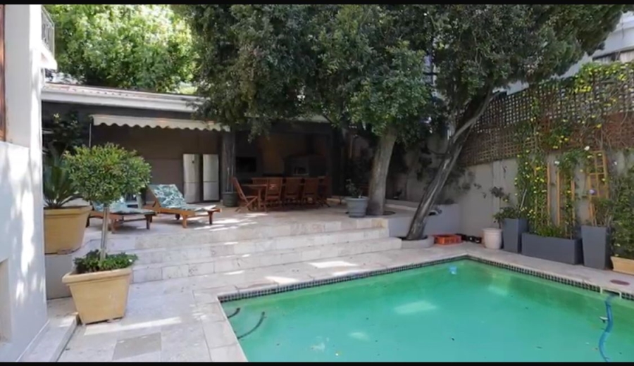 To Let 4 Bedroom Property for Rent in Oranjezicht Western Cape